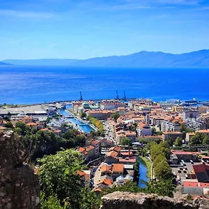 https://apartman-neverin.primorje-gorskikotar.com
