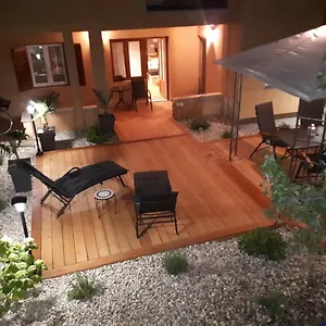 https://exclusive-city-center-apartment-with-garden.in-istria.net